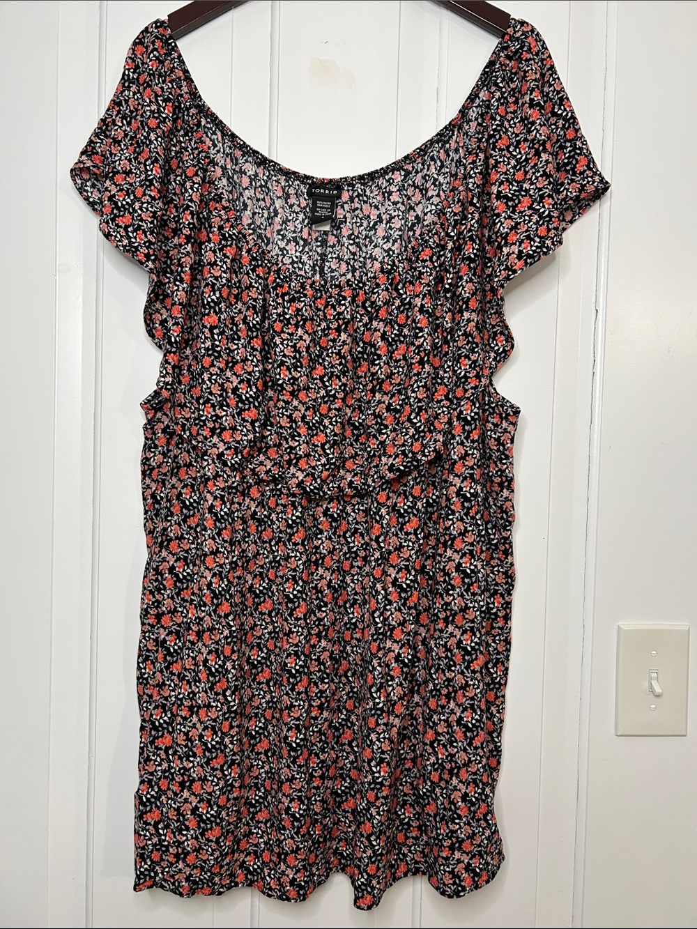 torrid Black ruffle Floral flowy Tunic/ mini dress with Coral and White Flowers